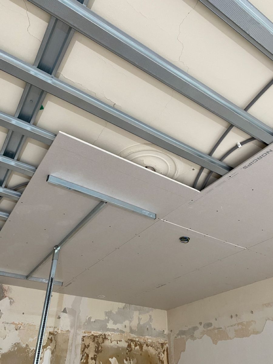 Costruzione di un controsoffitto in cartongesso.jpg
